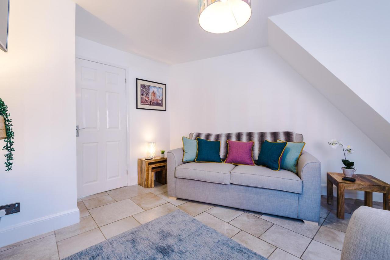 Stylish Home With Canal Views チェスター エクステリア 写真